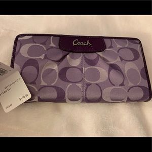 Coach Ashley Signature Zipper wallet